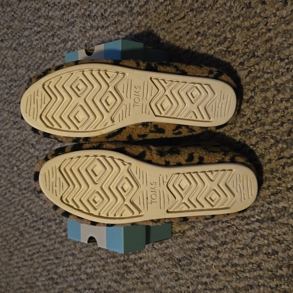 Toms - Picture 2 of 3